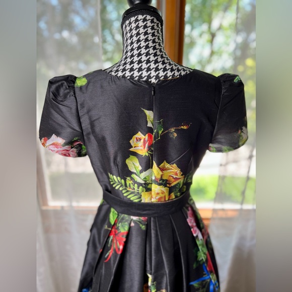Eshakti Rose print dupioni belted dress 🖤 - Picture 5 of 6